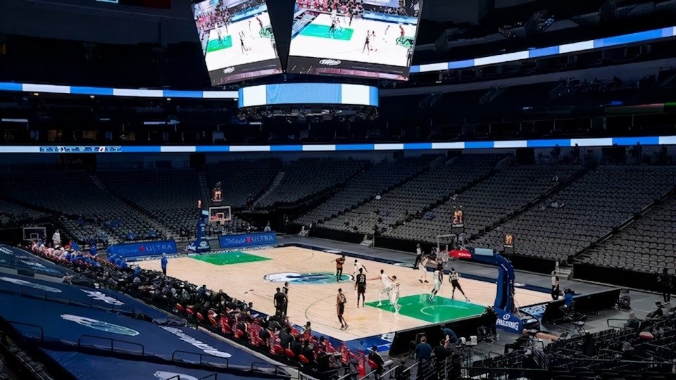  沃尔夫斯堡主场灯光故障延期比赛  