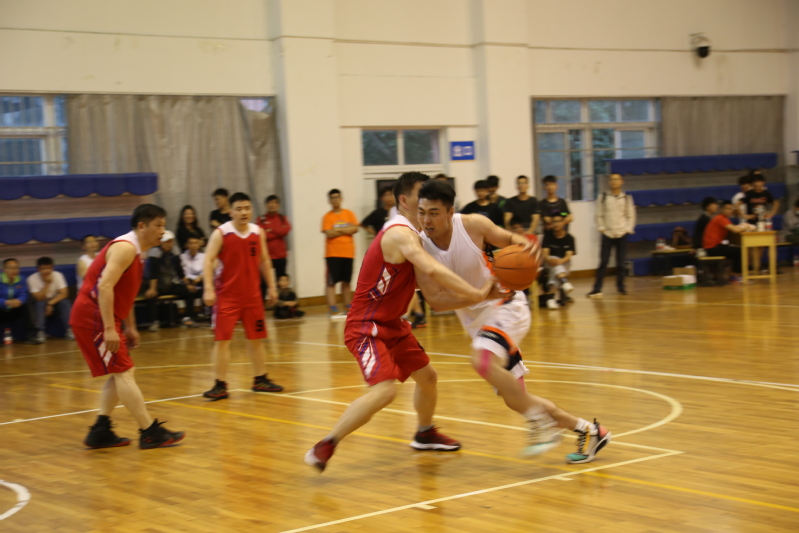  国际米兰争议红牌上诉成功，本轮禁赛暂缓执行  