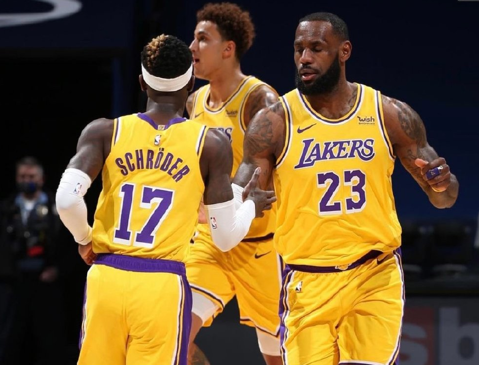  湖人主场不敌太阳，詹姆斯空砍准三双  